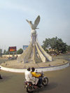 Lomé, Togo: peace round-about - photo by G.Frysinger